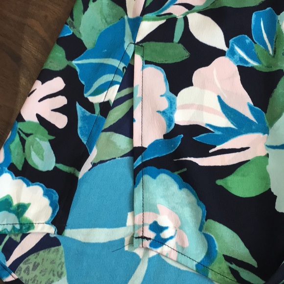 Midi length skirt with elastic waist band. - Picture 3 of 3